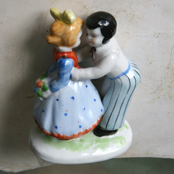 Kissing Statue Boy and Girl Antique Porcelain Pioneer Mdse Co NY 1950 Japan Cute - Picture 6 of 9